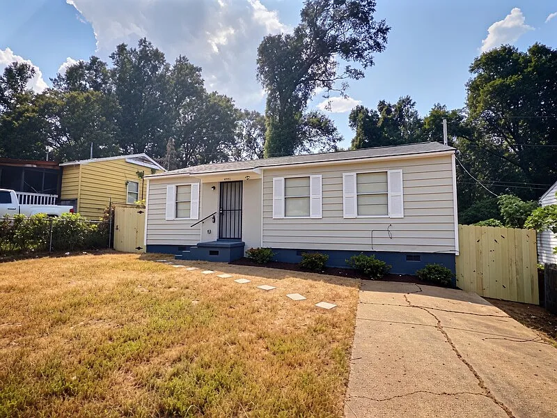 3 bed, 1.0 bath, 870 sqft, $925 — Photo 4