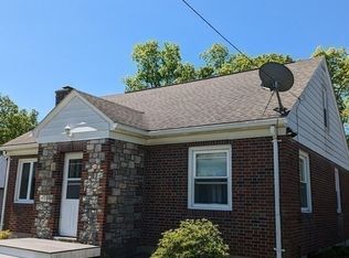 36 Prospect Ave, Dudley, MA 01571