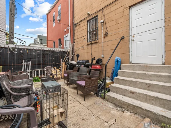 904 Avenue C image 13 of 15