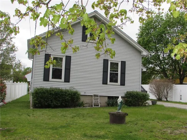 33 Grand Ave, Cumberland, RI 02864