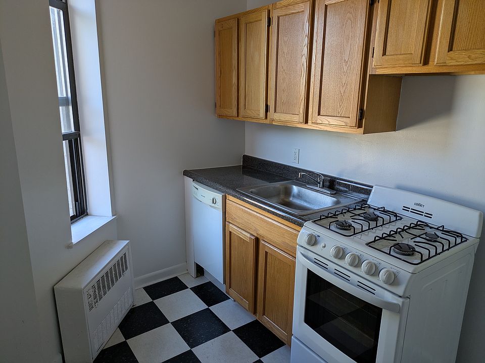 2nd image of 214 6th Ave APT 3A
