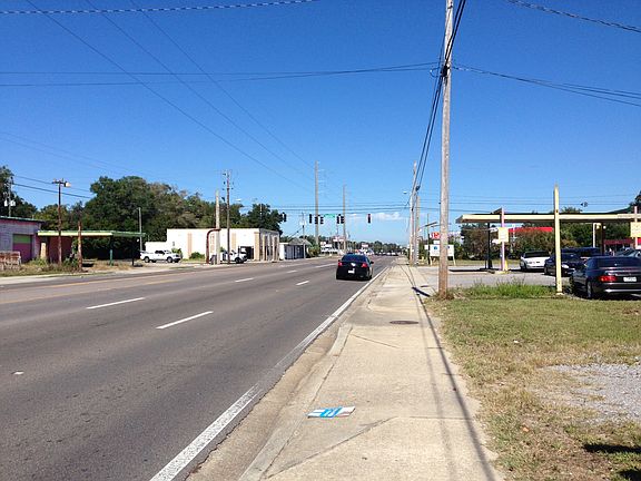 3rd image of 208 S Navy Blvd