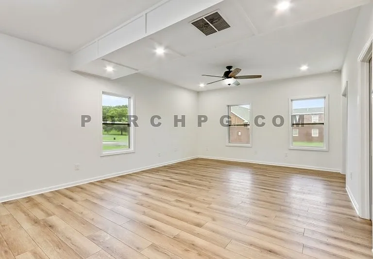 105 W Callahan St — Photo 9