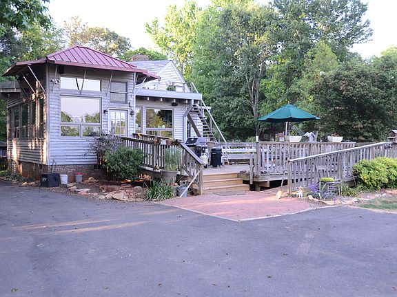 Huge deck back of the house