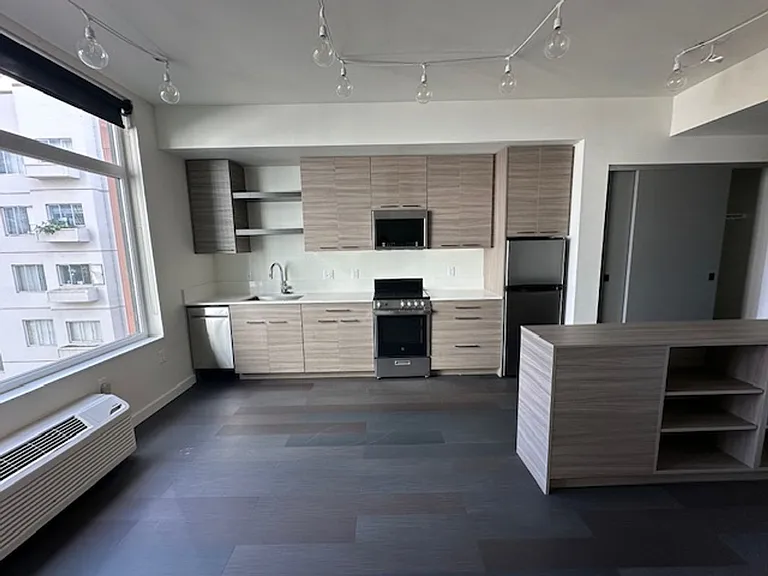 Ferry Street Manor — Photo 18