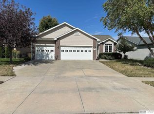 5920 Cavvy Rd, Lincoln, NE 68516