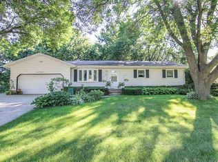 731 Broadway Dr, Sun Prairie, WI 53590