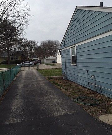 4th image of 2933 Derrough Ave