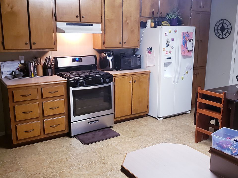 2nd image of 1027 Sanders St