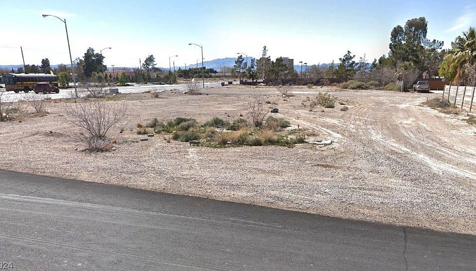 2nd image of E Windmill Ln