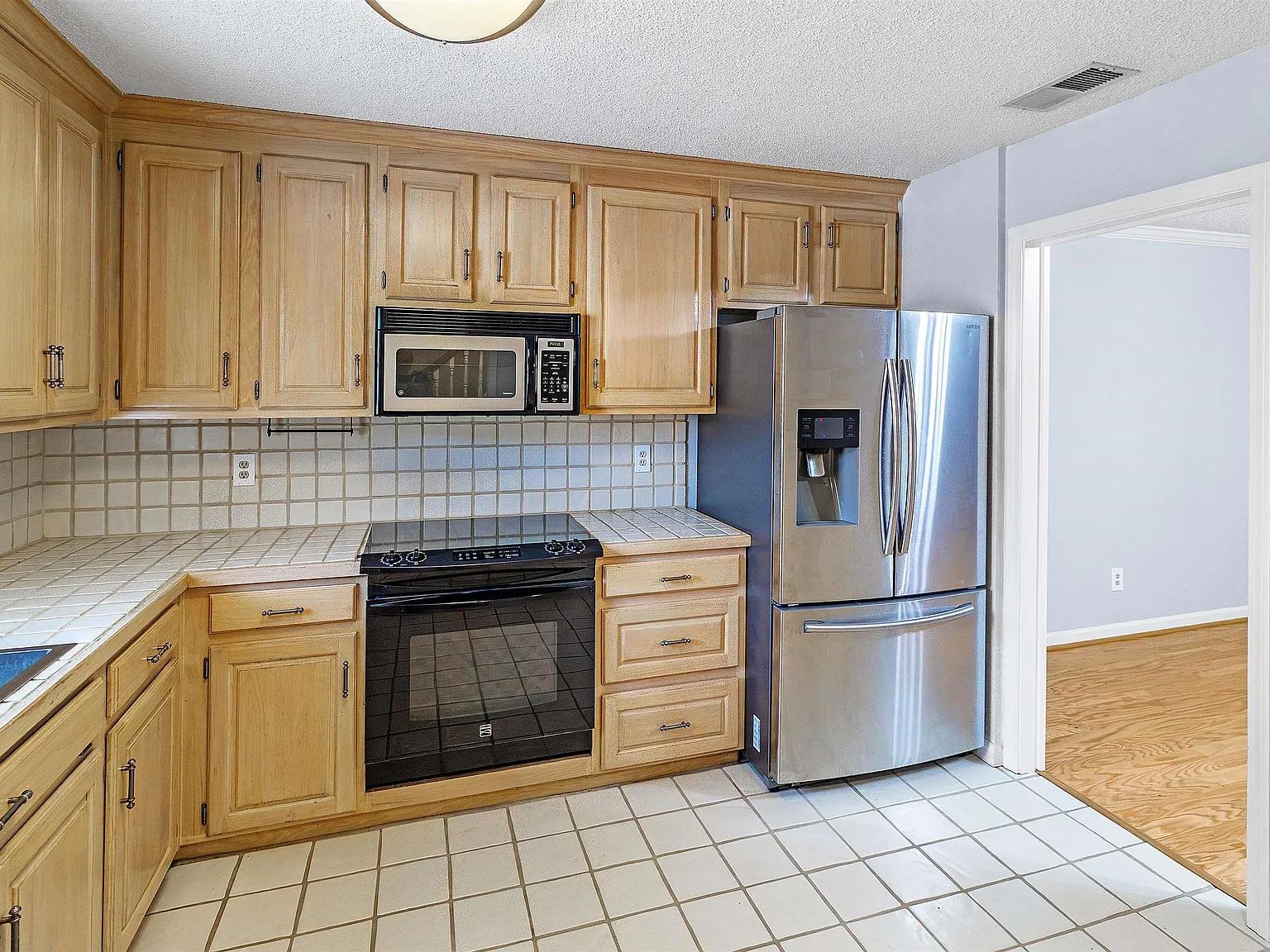 2 bed, 2.5 bath, $2,100 — Photo 2