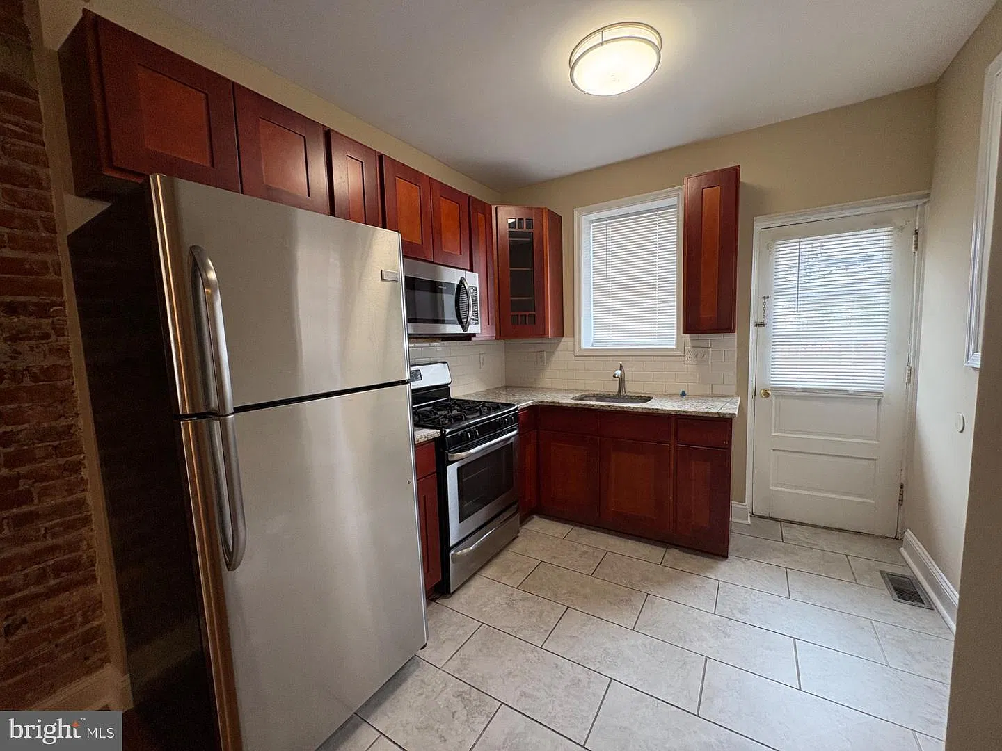 2 bed, 860 sqft, $1,500 — Photo 2