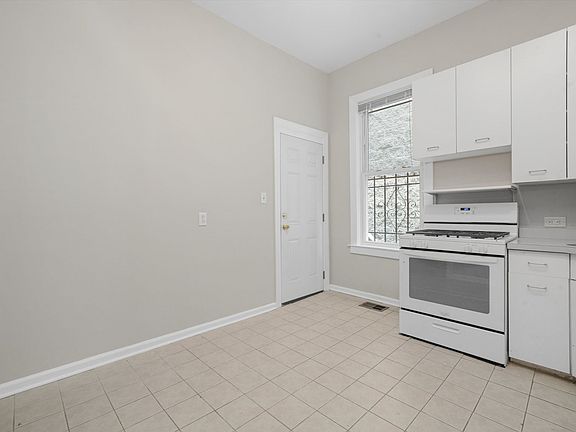 3rd image of 2553 N Southport Ave APT 1F