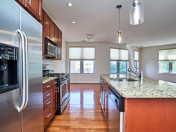 3rd image of 1800 Wilson Blvd Unit 250