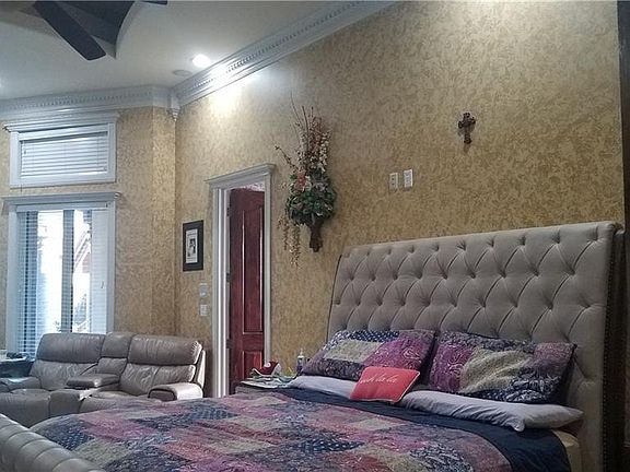 2nd image of 1712 Thornwood Dr