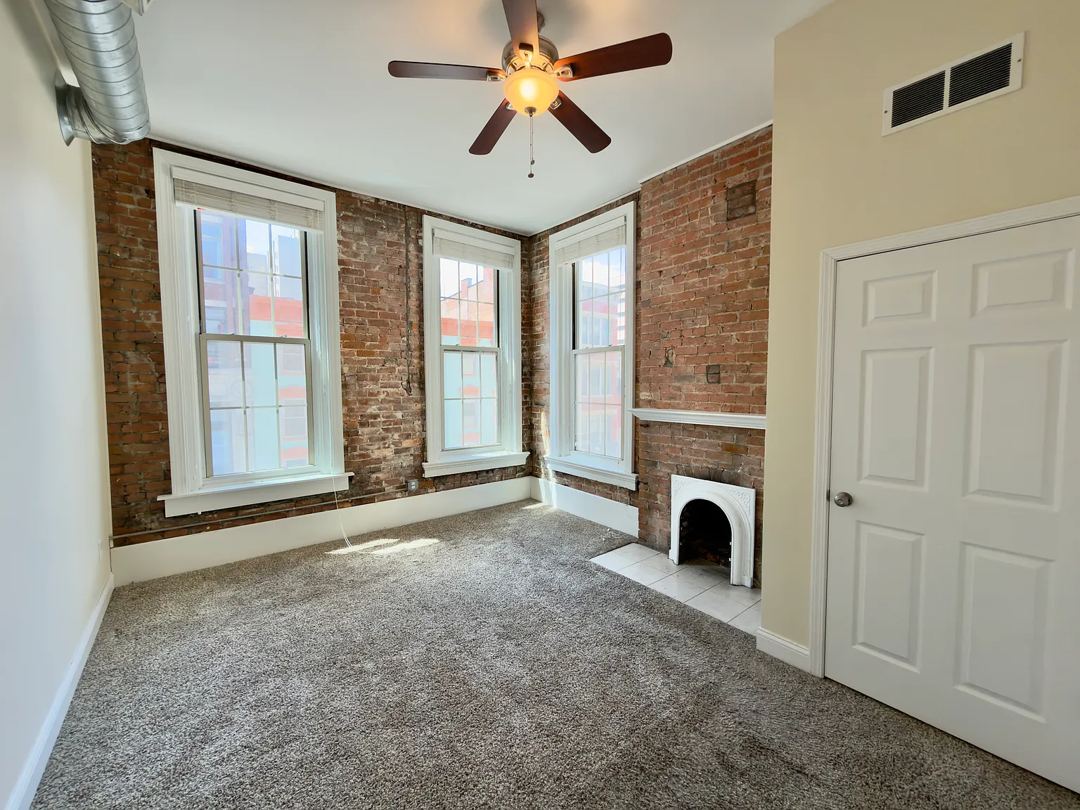 2 bed, 950 sqft, $1,950 — Photo 3