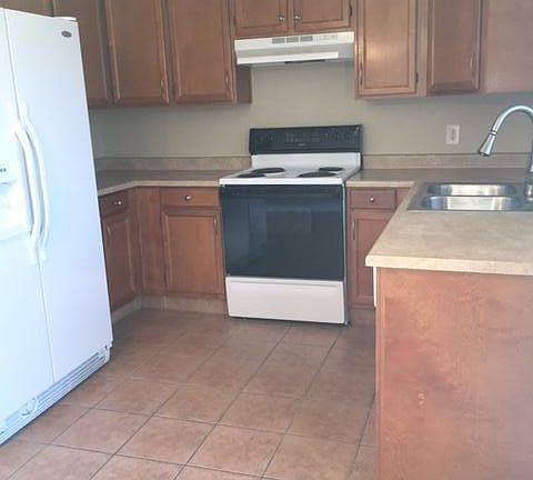 3rd image of 921 W University Dr Unit 1078
