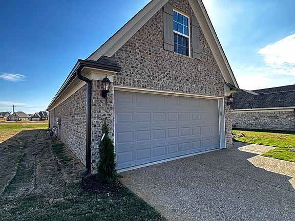 3rd image of 2122 Dela Dr