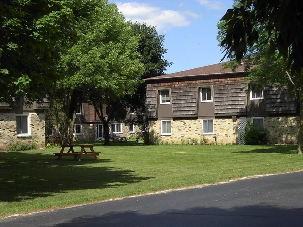 1707 Stonebridge Rd #203, West Bend, WI 53095