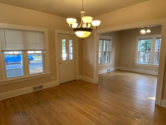 4th image of 1810 Fairmount St
