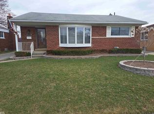 18063 Winsome Rd, Fraser, MI 48026