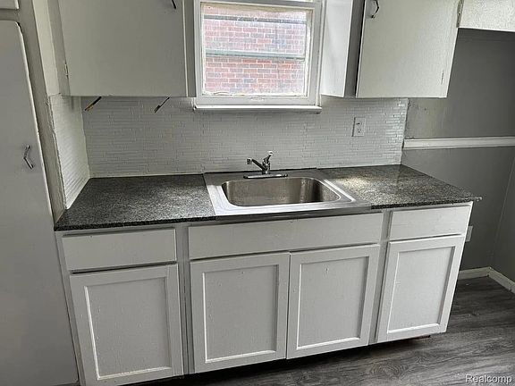 4th image of 9541 Grandmont Ave