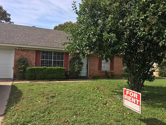 4th image of 2610 N Capistrano Ct