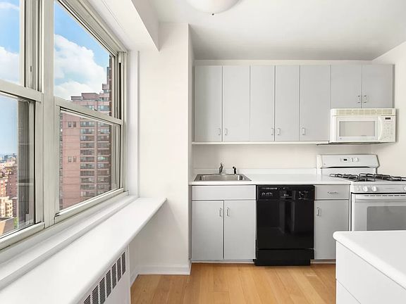 3rd image of 400 E 54th St APT 27C