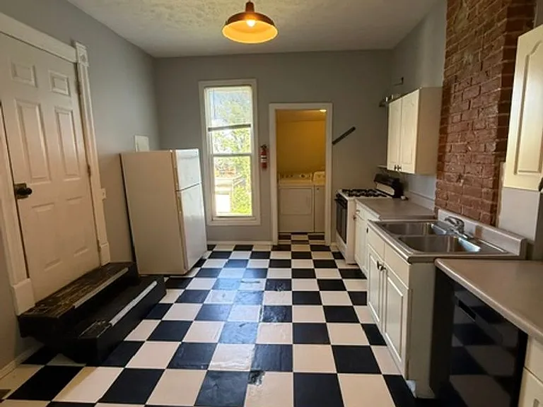 1313 S 32nd St — Photo 13