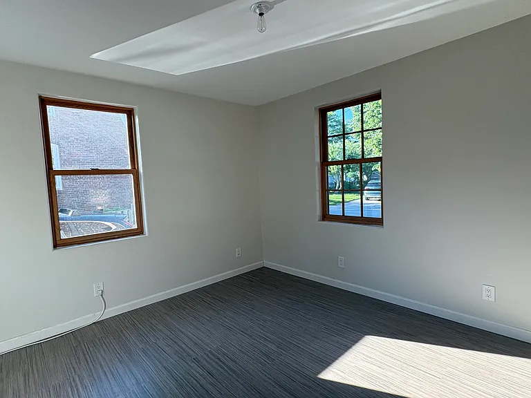 89 Crescent Way — Photo 3