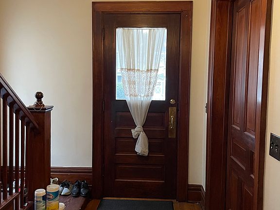 3rd image of 926 Fairmount St SE #1