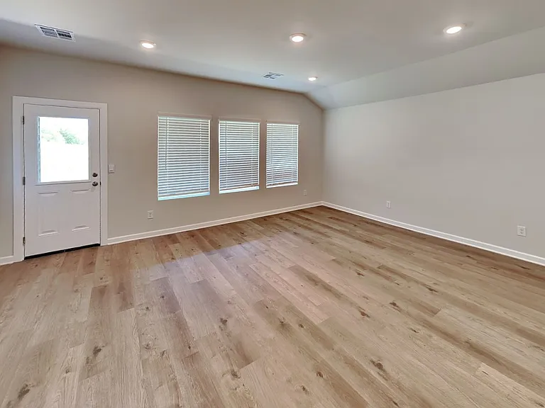 2904 Casey Dr — Photo 5