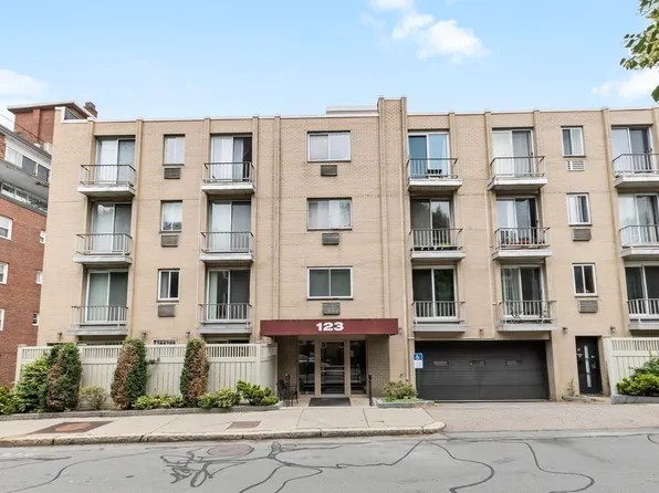 123 Sewall Ave APT 3C, Brookline, MA 02446
