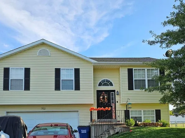 702 Whispering Pine Ln, Warrenton, MO 63383