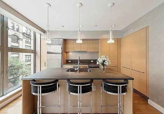 4th image of 136 W 17th St APT 4A