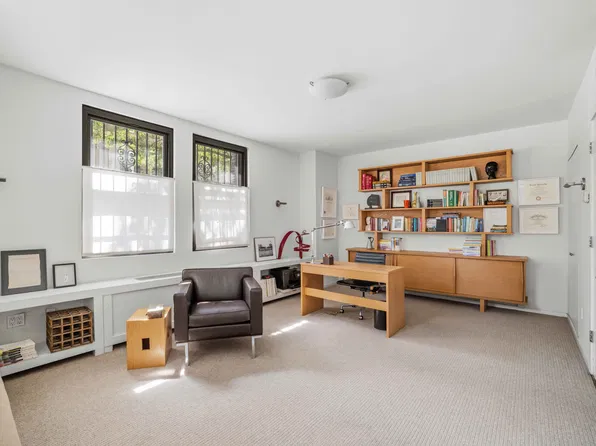 930 Park Avenue image 1 of 8