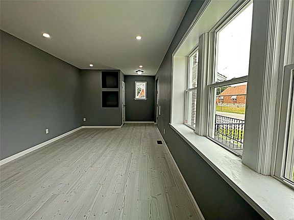 4th image of 1564 Switzer Ave