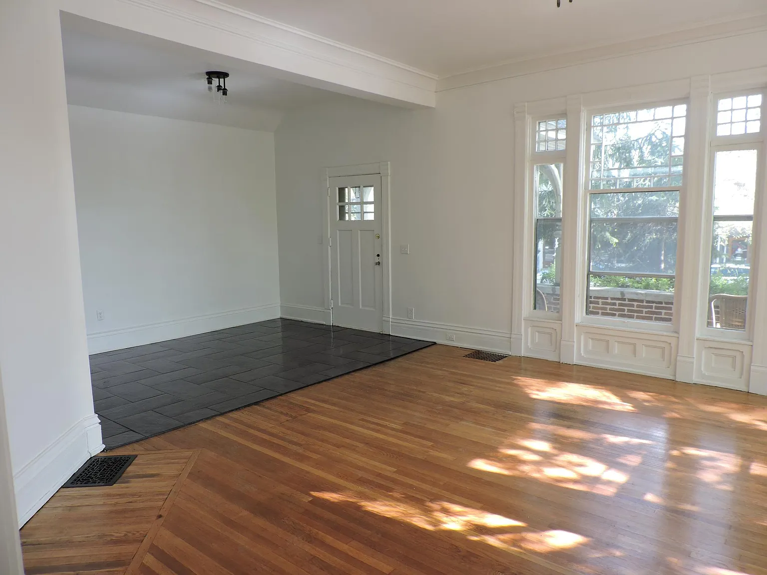 637 Wealthy St SE — Photo 3