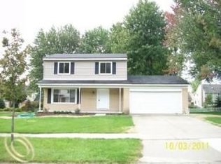 202 Randall Dr, Troy, MI 48085