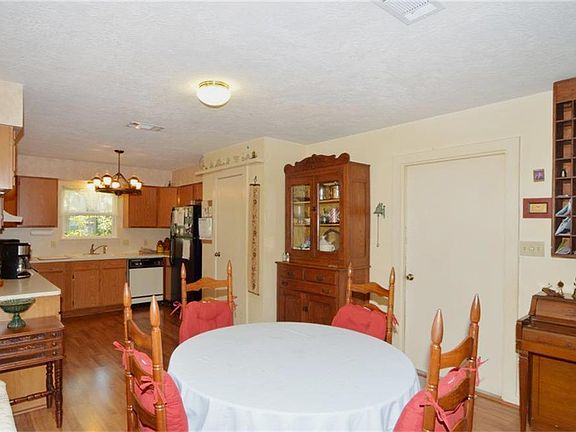 5th image of 4707 Elm St