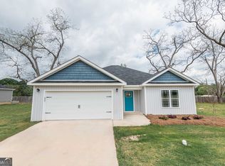 108 Village Cir, Cochran, GA 31014