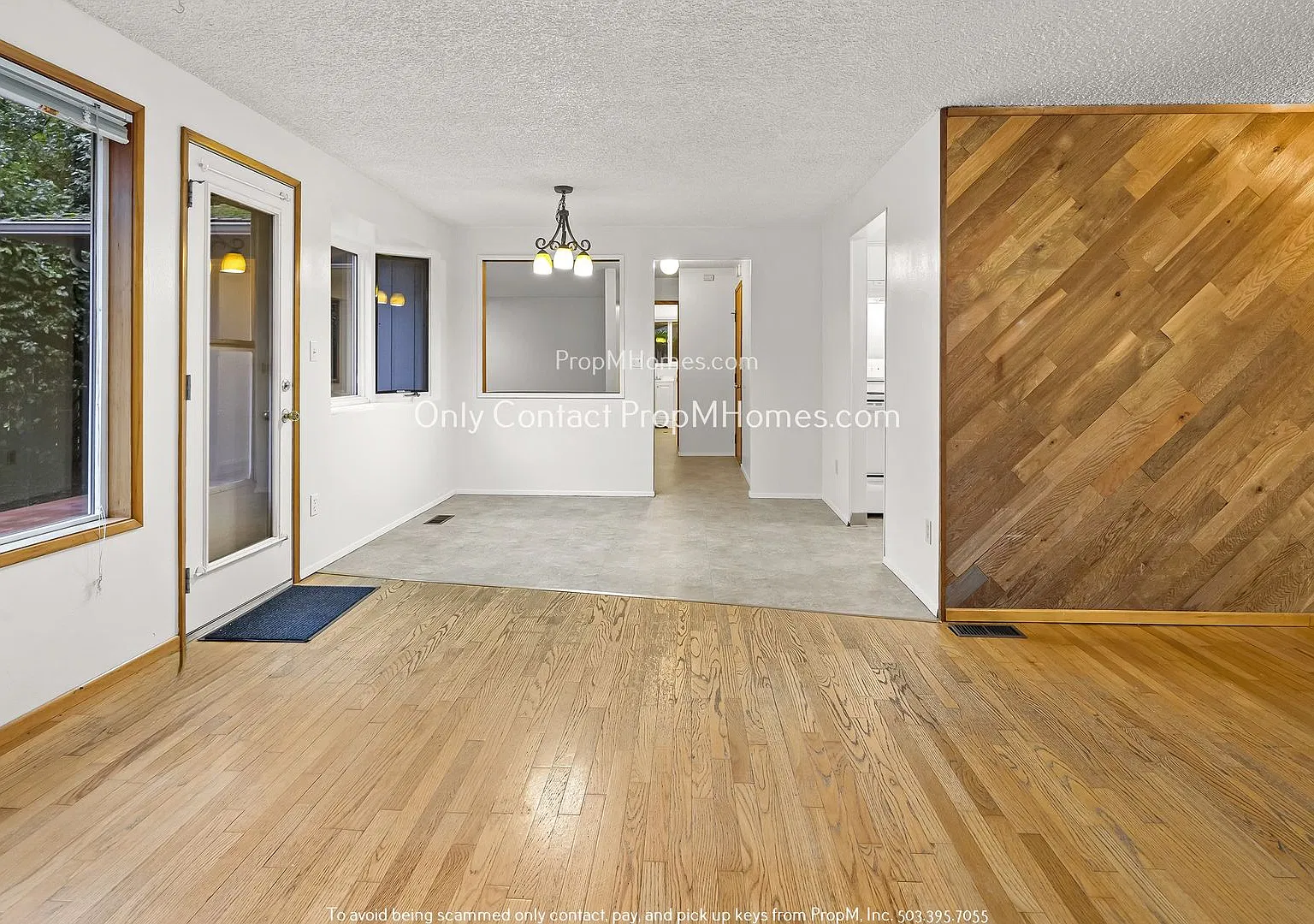 Beautiful Three Bedroom In Lake Oswego W/ A Bonus Room! — Photo 4