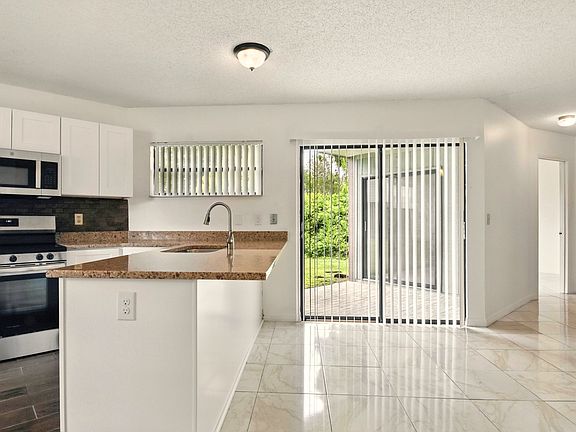 4th image of 4523 Hidden Oak Ct