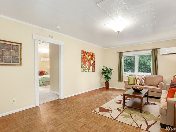 5th image of 1104 Lybarger St NE