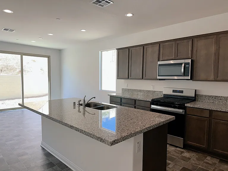 4061 Hudson Ln — Photo 5