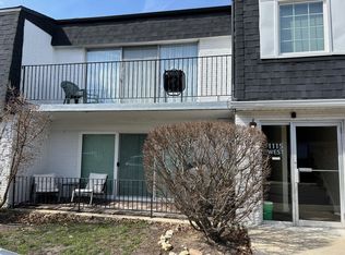 1115 Royal Saint George Dr APT 104, Naperville, IL 60563