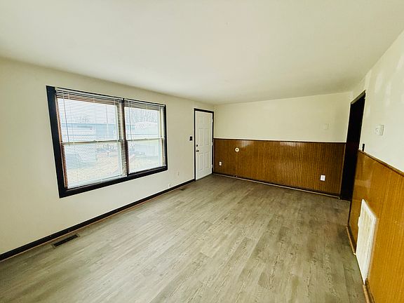 3rd image of 1103 S Meeting St