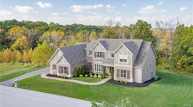 Welcome to 1343 Homestead Heights ...plus be 8 Minutes to Highway 40 and shopping !!!