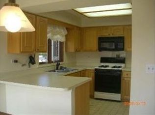 2086 Charter Point Dr, Arlington Heights, IL 60004