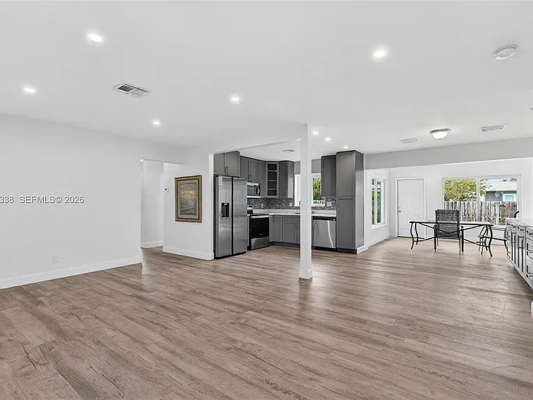2909 NW 9th Ave — Photo 8